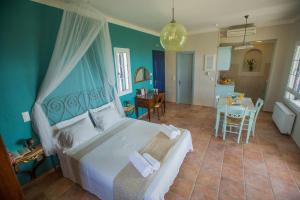 Postel nebo postele na pokoji v ubytování Villa Theodora + 37 fotografií