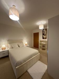 Postel nebo postele na pokoji v ubytování High Rise En-suite Room With Gym And Free Parking in Royal Docks Excel E16 London