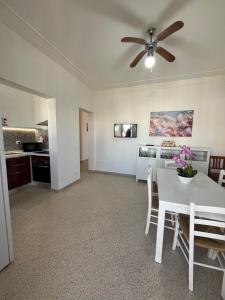 A kitchen or kitchenette at Villa Maria