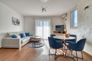 TV a/nebo společenská místnost v ubytování Seabreeze Rafailovici