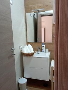 a bathroom with a sink and a mirror at Il Ponticello in Gradillo +81 photos