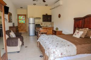 TV a/nebo společenská místnost v ubytování Casa Lía - En el corazón de Playa del Carmen