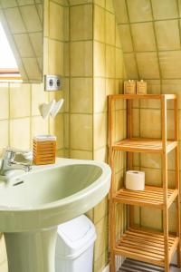 Kúpeľňa v ubytovaní H.A.N.D Surf Hostel + 37 fotografií