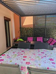 Posedenie v ubytovaní Apartment near centar for 2+1 at Pula, with garden and free parking