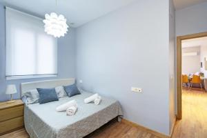 Postel nebo postele na pokoji v ubytování Triana Terrace + 2 fotografie