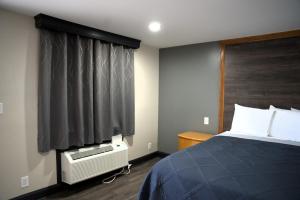 Postel nebo postele na pokoji v ubytování Carrier Motor Lodge