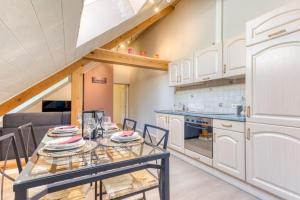 Una cocina o zona de cocina en Gite de Bier