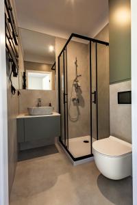 a bathroom with a shower and a sink and a toilet at Camping skansen Zdbice - domek letniskowy 1 in Zdbice