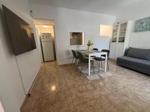 Φωτογραφία από το άλμπουμ του Bright 2-Bedroom Holiday Home with Pool Access in Torrevieja στην Τορεβιέχα