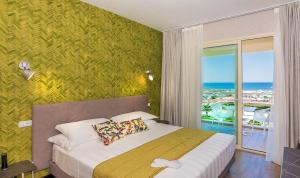 Postel nebo postele na pokoji v ubytování Hotel Joseph + 37 fotografií