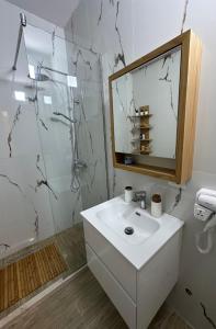 Ένα μπάνιο στο Blue Escape Apartment
