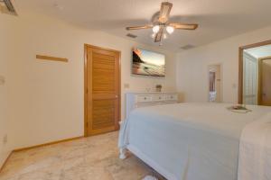 a bedroom with a bed and a ceiling fan at Private Suite with Full Kitchen 5 ml to Beach in Clearwater