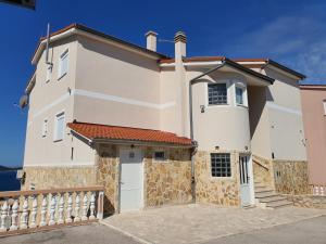 a large white house with a gate at Villa-Panorama in Drage