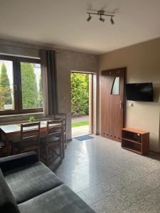 Televízia a/alebo spoločenská miestnosť v ubytovaní Apartamenty Amber Wyspa + 37 fotografií
