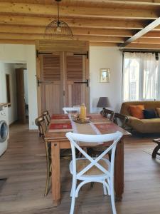 Χώρος καθιστικού στο Gite La Roseraie maison au calme à la campagne +8 φωτογραφίες