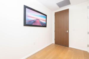 Foto dalla galleria di Snug 3BR HighRise with Pool, Spa & Rooftop Views a Los Angeles