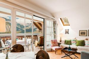 a living room with a couch and a table at Strandcafé Hideaways Altaussee in Altaussee