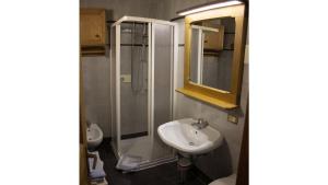 Ванная комната в Cristallo & Faloria Suite Apartments +37 фотографий