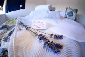 Postel nebo postele na pokoji v ubytování Umawtu Bed and Wine
