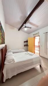 a bedroom with two beds and a ceiling at Pousada Vieira in Paraty