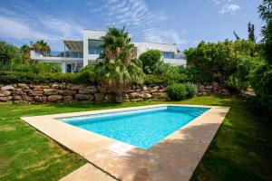 Bazén v ubytování Villas Playa nebo v jeho okolí