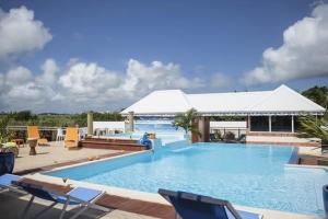 Bazén v ubytování Chute du carbet Gîte Bain privée et piscine commune nebo v jeho okolí + 24 fotografií