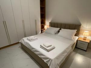 Ένα ή περισσότερα κρεβάτια σε δωμάτιο στο Giti Apartments Durres