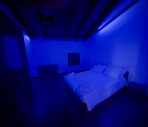 a bedroom with a bed in a blue room at GM Apartment in Sommacampagna