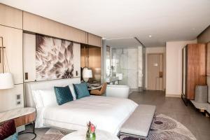 Giường trong phòng chung tại Hotel Gross Avlon Near Delhi Airport