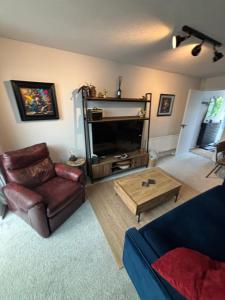 a living room with a couch and a coffee table at Redwing Retreat - Luxury 2 Bed - Quiet Home with Garden - Walk to Bicester Village - Driveway Parking - Sleeps up to 6 in Bicester