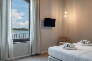 Ένα ή περισσότερα κρεβάτια σε δωμάτιο στο Porto Baratti Residence