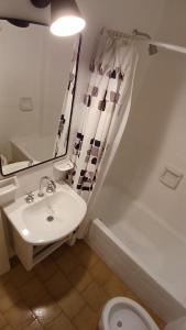 Koupelna v ubytování Ituzaingo Sanlo + 14 fotografií