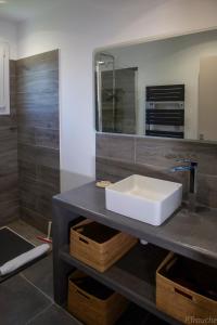 Koupelna v ubytování Maison avec piscine à Maussane les Alpilles