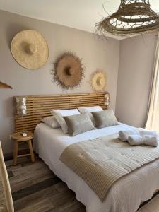 Postel nebo postele na pokoji v ubytování Maison avec piscine à Maussane les Alpilles + 46 fotografií