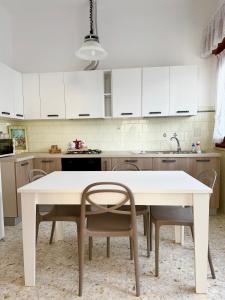 Kuchyň nebo kuchyňský kout v ubytování DIMORA GIQUADRO - Casa Vacanze + 6 fotografií