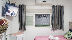 TV a/nebo společenská místnost v ubytování Pousada e Hostel Sol e Mar
