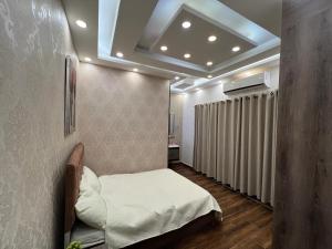 a hospital room with a bed and a radiator at Jordan Chalet in Ath Thughrah