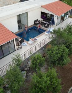 an overhead view of a house with a swimming pool at Amaruna LB in Al Qarşā