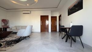 ダカールにあるCozy ROofTop Studio Apartment Near Almadiesのギャラリーの写真