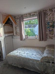 Ένα ή περισσότερα κρεβάτια σε δωμάτιο στο Samsara Home