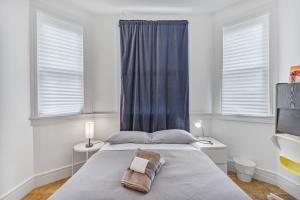 Ένα ή περισσότερα κρεβάτια σε δωμάτιο στο #Urban Elegance 3BR With Parking Near UC BART & Downtown