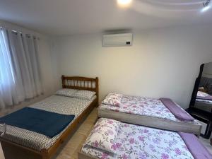 Ένα ή περισσότερα κρεβάτια σε δωμάτιο στο Casa em Cabo Frio - piscina e churrasqueira, 02 quartos +31 φωτογραφίες