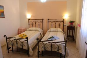 A bed or beds in a room at B&B Is Janas E5391