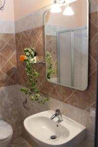 A bathroom at B&B Is Janas E5391