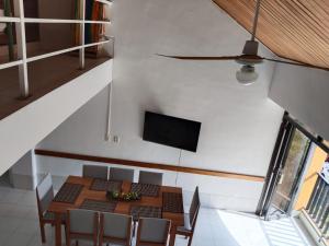a dining room table with chairs and a flat screen tv at PH1 Plaza 3 Rodadero in Santa Marta