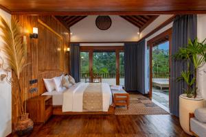 Postel nebo postele na pokoji v ubytování The Lumbung Jaya Resort + 37 fotografií