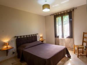 Postel nebo postele na pokoji v ubytování Charmante maison en pierre au cœur du Périgord Noir avec jardin, cheminée et équipements pour bébé - FR-1-616-100