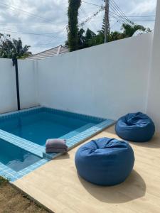 Bazén v ubytování Cozy Villa Modern Minimalist Hideaway nebo v jeho okolí + 10 fotografií