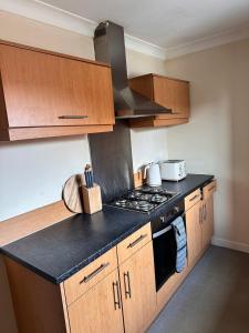 Dapur atau dapur kecil di 2BR Flat Free Parking Near Hampden and O2 Academy