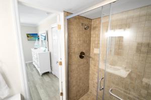 Koupelna v ubytování Beach Retreat Ocean View Condo Steps from Beach, Beautiful Sunsets & Gulf Swims Await!
